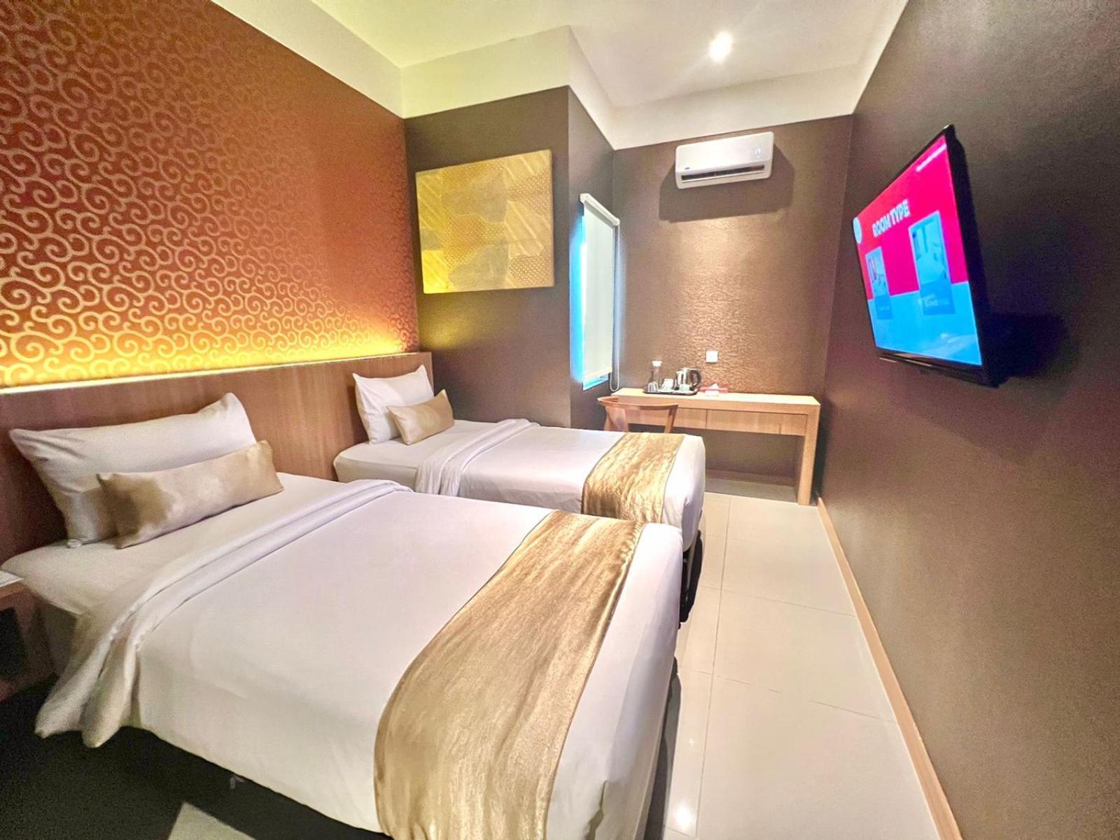Deli Hotel Medan Exterior foto