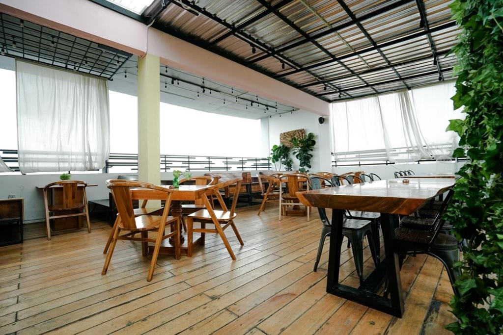 Deli Hotel Medan Exterior foto